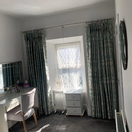 Period Townhouse In Town 펜션 위클로