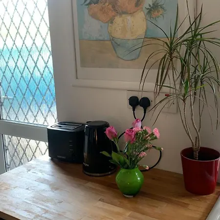 Period Townhouse In Town *