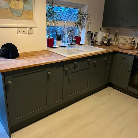 Period Townhouse In Town * 위클로