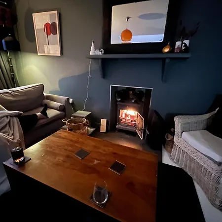 Period Townhouse In Town 펜션