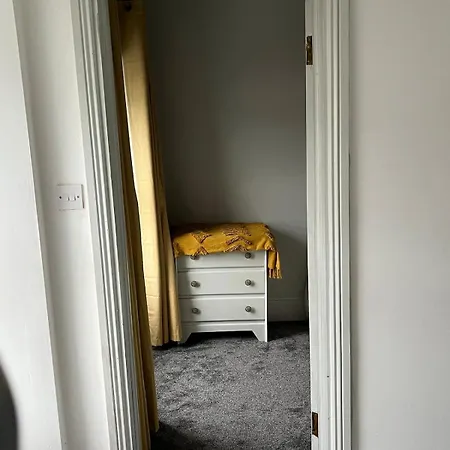 Period Townhouse In Town 펜션 *