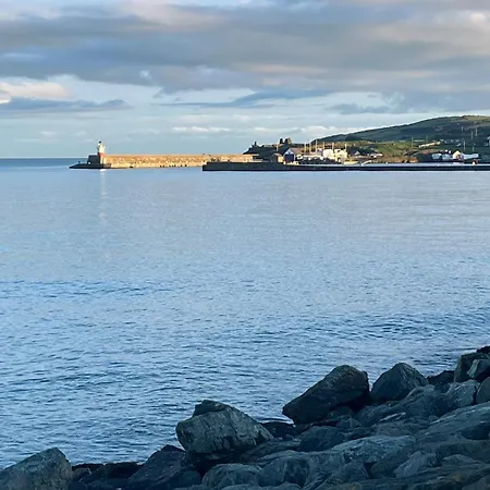 Period Townhouse In Town * 위클로