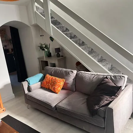 Period Townhouse In Town 펜션 *