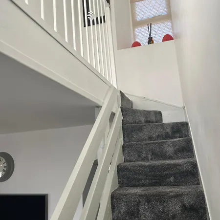 Period Townhouse In Town 펜션 위클로