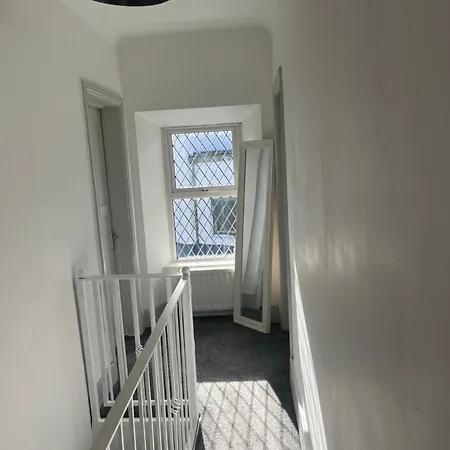 Period Townhouse In Town 펜션 위클로