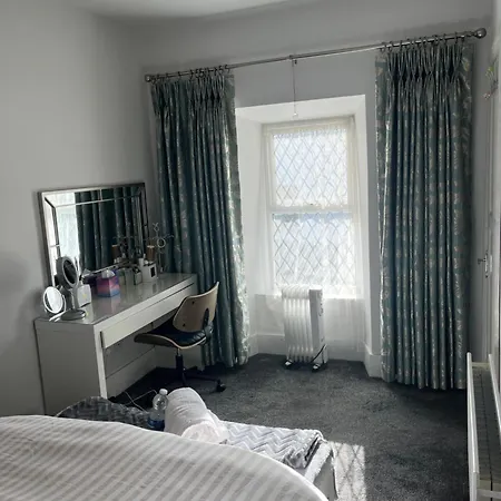 Period Townhouse In Town *